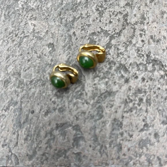 Avon Vintage Green Round Stone Clip On Earrings - Picture 8 of 9